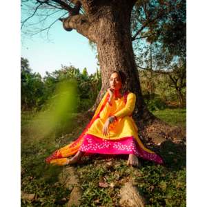 Ensemble de costume Bandhej en coton respirant jaune pour femmes Rani - Taille XS - Product Image 1