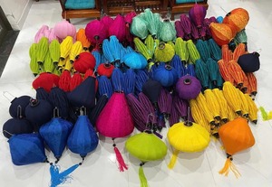 โคมไฟไหมโฮอิแบบดั้งเดิม 99 โคม ทำด้วยมือ เป็นมิตรกับสิ่งแวดล้อม ทนทาน สีแดง เหลือง น้ำเงิน สำหรับเทศกาลเท็ต งานแต่งงาน ร้านอาหาร และบ้าน - Product Image 2