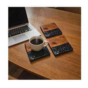 Posavasos Cuadrados Modernos de Madera con Incrustaciones de Resina Negra, Juego de 4 Alfombrillas y Bases Antideslizantes - Product Image 2