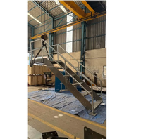 Escalera Industrial Moderna de Acero Inoxidable con Pasamanos y Peldaños Antideslizantes para Fábrica, Almacén, Plataforma, Uso Interior