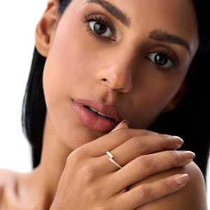 Anillo Cruzado de Diamantes Baguette y Redondos de 14k, Estilo Vintage de Lujo, Moissanita, Plata de Ley 925, Anillo de Moissanita Chapado en Oro de 14k - Product Image 1