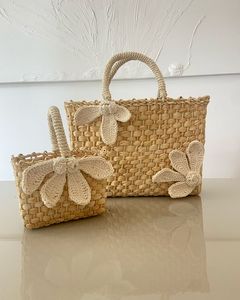 Bolso Tote de Ratán Hecho a Mano, Estilo Bohemio, Diseño de Flores de Crochet, Forma Rectangular, Decoración para el Hogar, 100% Hecho a Mano - Product Image 1