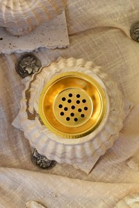 Classic Arabic Mabkhara Mango Wood Bakhoor Burner with Carved Design Charcoal Holder Luxury Home Fragrance Accessory - Product Image 3