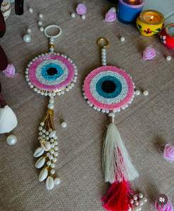 Décoration murale artistique en tissu Shubh Labh, faite à la main, pour un intérieur élégant et des célébrations festives, avec un attrait ethnique - Product Image 2