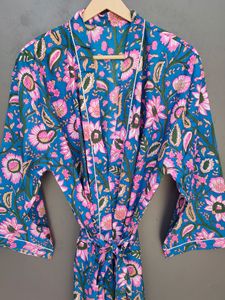 Bata Kimono de Algodón con Estampado Floral Azul y Rosa con Cinturón |   Bata Ligera Hecha a Mano para Mujer |   Ropa de Playa para el Verano - Product Image 3