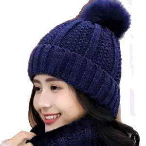 Bonnet d'hiver pour femme en tricot torsadé avec pompon en fausse fourrure, doublure polaire chaude, bonnet tendance doux et plissé - Product Image 1
