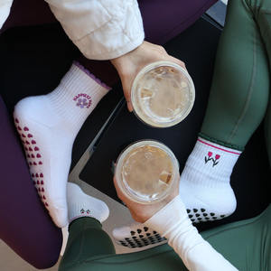 Calcetines de Yoga y Pilates Antideslizantes Personalizados para Mujer, Diseño de Tulipán Bordado en Algodón, Transpirables, Ecológicos, Gruesos - Product Image 3