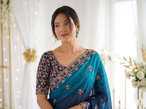 Sari Tradicional Indio para Mujer, Azul, de Seda, con Bordado Floral, Largo hasta el Suelo, Corte Regular, para India - Product Image 2