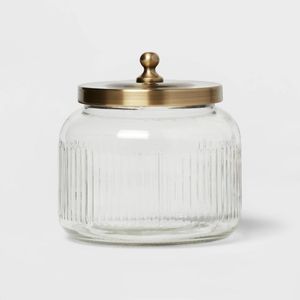 Élégant petit pot de rangement en verre avec couvercle en laiton pour l'organisation de la salle de bain - Product Image 1