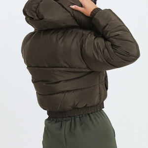 Blouson court matelassé pour femme en peau de mouton, respirant, en viscose tissée, imperméable, style urbain audacieux, coupe courte, personnalisable - Product Image 2