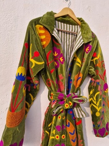 Chaqueta Larga de Terciopelo SUZANI Hecha a Mano de la Mejor Calidad, Transpirable, Ecológica y de Algodón |   Abrigo de Invierno Boho con Bordado Floral al por Mayor - Product Image 3