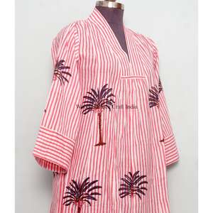 Robe décontractée mi-longue trapèze pour femme, faite main, moderne, col en V, imprimé floral au bloc, en coton écologique, respirante et lavable - Product Image 6