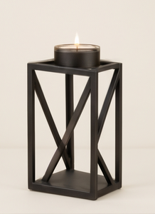 Portavelas Metálico Minimalista con Acabado Negro Mate, Marco Cuadrado Moderno con Barras Cruzadas en X, Soporte Arquitectónico Tipo Pilar - Product Image 4