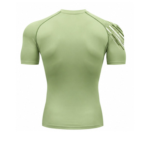 เสื้อยืดออกกำลังกายผู้ชายขายส่ง เสื้อกีฬาแบบสวมกระชับ ระบายอากาศ แห้งเร็ว ยืดหยุ่น เหมาะสำหรับการฝึกซ้อม  รับผลิตตามแบบ OEM - Product Image 5