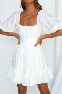 Vente en gros Robe courte blanche à manches bouffantes d'été pour femmes - Product Image 2