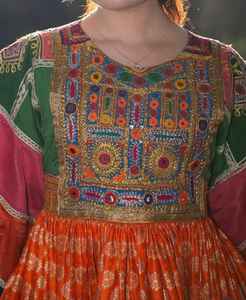 Robe de mariée afghane moderne et légère pour femme avec appliques et dentelle, longueur genou, silhouette trapèze, prix de gros - Product Image 4