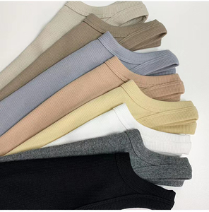Débardeurs côtelés en gros pour femmes, débardeurs de sport en coton côtelé avec logo brodé personnalisé pour femmes - Product Image 5