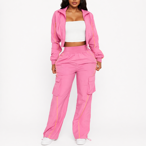 Ensemble survêtement coupe-vent deux pièces pour femme, pantalon cargo en nylon, veste zippée, tenue streetwear, logo personnalisé - Product Image 4