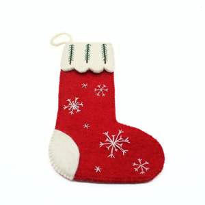 Chaussette de Noël en feutre faite à la main, rouge et blanche, pour cheminée, avec boucle de suspension - Product Image 5
