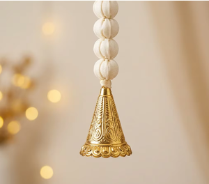 Adorno Tradicional de Papel Naranja para Colgar en la Pared con Borlas Blancas de Vaca y Cuentas para Decoración Interior de Entrada en Diwali - Product Image 3