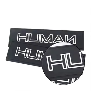 ซัพพลายเออร์ชั้นนำ รับทำโลโก้ปั๊มนูน 3 มิติ แผ่นยางติดเสื้อผ้าแบบรีดร้อน ป้ายซิลิโคนสำหรับเสื้อผ้า ปี 2026 - Product Image 4