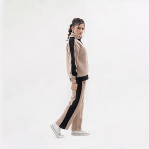 Nardon Apparel PREMIUM Design Crop Mujeres Chándales Zip Top Chándales Color sólido Marca en blanco Cremallera Sudadera con capucha para mujeres Media cremallera - Product Image 2