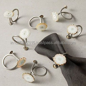 Élégant rond de serviette en métal fait main avec motifs complexes, parfait pour les réceptions de mariage, banquets et rassemblements festifs - Product Image 5