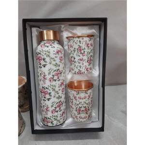 Ensemble cadeau de bouteille d'eau en cuivre imprimée avec deux verres en cuivre assortis, anti-fuite, vaisselle ayurvédique, design personnalisé OEM - Product Image 4