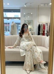 Ensemble Salwar Kameez brodé en pur faux georgette, design attrayant, spécial femmes, avec bas et dupatta, vente en gros - Product Image 2