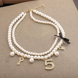 Collier ras-de-cou en perles d'eau douce plaqué argent avec pendentif clé numéro 5, unisexe, pour tous les jours, mariage, chaîne de perles classique - Product Image 2