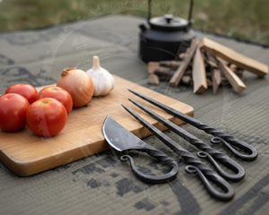 Juego de cuchillos y brochetas vikingas forjados a medida con mango de hierro trenzado y funda de cuero, juego de brochetas para shish kebab, brochetas de acero para barbacoa - Product Image 6