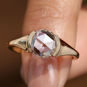 Elegante Anillo de Compromiso Solitario con Diamante de Corte Redondo, el Más Vendido, Joyería Nupcial de Laboratorio, Proveedor Mayorista en Línea - Product Image 1