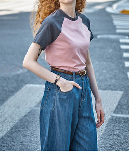 2026 Custom Women's Contrast Color <b>Raglan</b> Sleeves Crop <b>Top</b> Tee Shirts 200 Gsm 100%Cotton Street Wear Crew Neck T Shirt for Women - Product Image 4