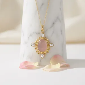 สร้อยคอแฟชั่นประดับพลอยสีชมพู แคลซิโดนี มุก ชุบทอง 18K บนทองเหลือง สายปรับได้ เหมาะสำหรับงานปาร์ตี้ของผู้หญิง - Product Image 4