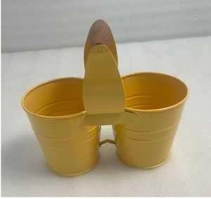Macetero Decorativo de Hierro con Diseño Elegante y Acabado en Recubrimiento de Polvo Amarillo para Sala de Estar, Jardín, Patio y Balcón - Product Image 1