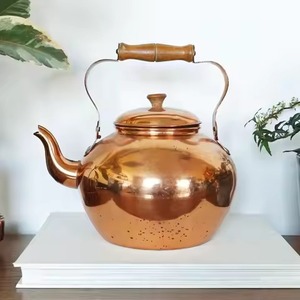 Bouilloire à café et thé au design tendance, pot en métal pour servir de l'eau chaude, utilisation à la maison, dans la cuisine, sur la table à manger, avec un look moderne et une poignée pratique - Product Image 6