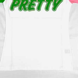 Camiseta Premium AKA Opp Sleeve para Mujer, con Letras Griegas Bordadas, Manga en Contraste, Cuello Redondo, Top Casual de Alta Calidad - Product Image 4
