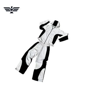 Ensemble de survêtement sportif léger personnalisé noir et argenté pour l'été, avec veste à capuche et pantalon assorti pour hommes et femmes - Product Image 3