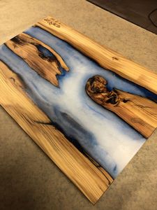 Planche à découper en bois époxy durable pour la cuisine – Planche artisanale en bois et résine pour une cuisine moderne - Product Image 4