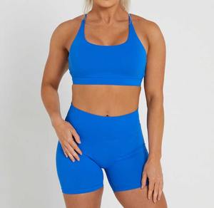 Ensemble de yoga sexy réversible en gros, avec soutien-gorge rembourré à manches courtes et short push-up, couleur unie, grandes tailles, ensemble 2 pièces pour femmes - Product Image 2