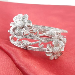 Bracelet jonc floral en argent sterling 925 avec diamants naturels blancs taille brillant de 5,98 carats pour femme Jewelspaark - Product Image 4