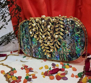 Bolso de Mano Nupcial Indio Boho de Lujo Hecho a Mano, Escultura Artística Étnica Coleccionable y Artística Pintada a Mano en Resina al por Mayor - Product Image 6