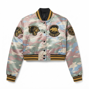 Blouson bomber en satin camouflage personnalisé pour femme, coupe courte, fermeture éclair intégrale, léger, style streetwear, avec logo personnalisé, veste bomber tendance - Product Image 4