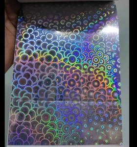 Película PET Holográfica Personalizable para Embalaje e Impresión, Película Láser Arcoíris de Alto Brillo Resistente a los Arañazos para Etiquetas y Pegatinas - Product Image 1