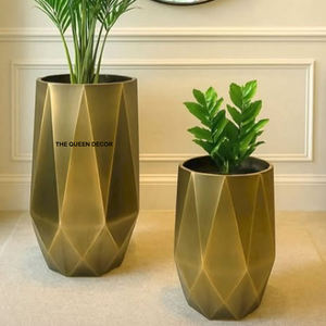 Jarrón de Flores de Aluminio Acanalado Dorado Moderno Personalizado, Decoración para el Hogar Hecha a Mano de Alta Calidad para Bodas, Restaurantes, Estilo Indio - Product Image 4