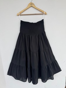 Jupe longue maxi noire en coton pour femme, taille haute élastiquée smockée, évasée à volants, style bohème, fluide, pour l'été - Product Image 3
