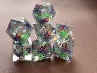 Ensemble de dés polyédriques en résine faits main, à cœur liquide, thème Pieuvre, Tortue marine, Hibou, Méduse, Dragon, 7 pièces, à bords vifs, avec motifs artistiques, pour DND RPG