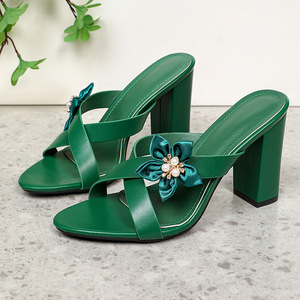 Sandalias de tacón de aguja ultraalto con punta en pico y tiras cruzadas para mujer, estilo nuevo de verano 2026, con flores y perlas, de PU, para exteriores. - Product Image 4