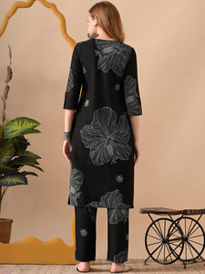 <b>Women</b> Black Cotton <b>Kurta</b> Set V-Neck White Floral Digital Print Embroidery Regular Fit Casual Ethnic Wear Knee-Length - Product Image 6