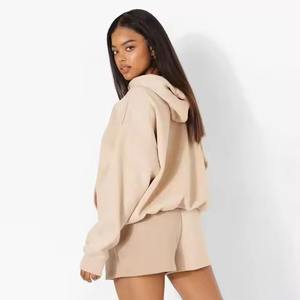 Ensemble de survêtement deux pièces en coton 100 % pour femme, comprenant un sweat à capuche et un short, collection 2026 – Vente en gros de vêtements personnalisés - Product Image 3